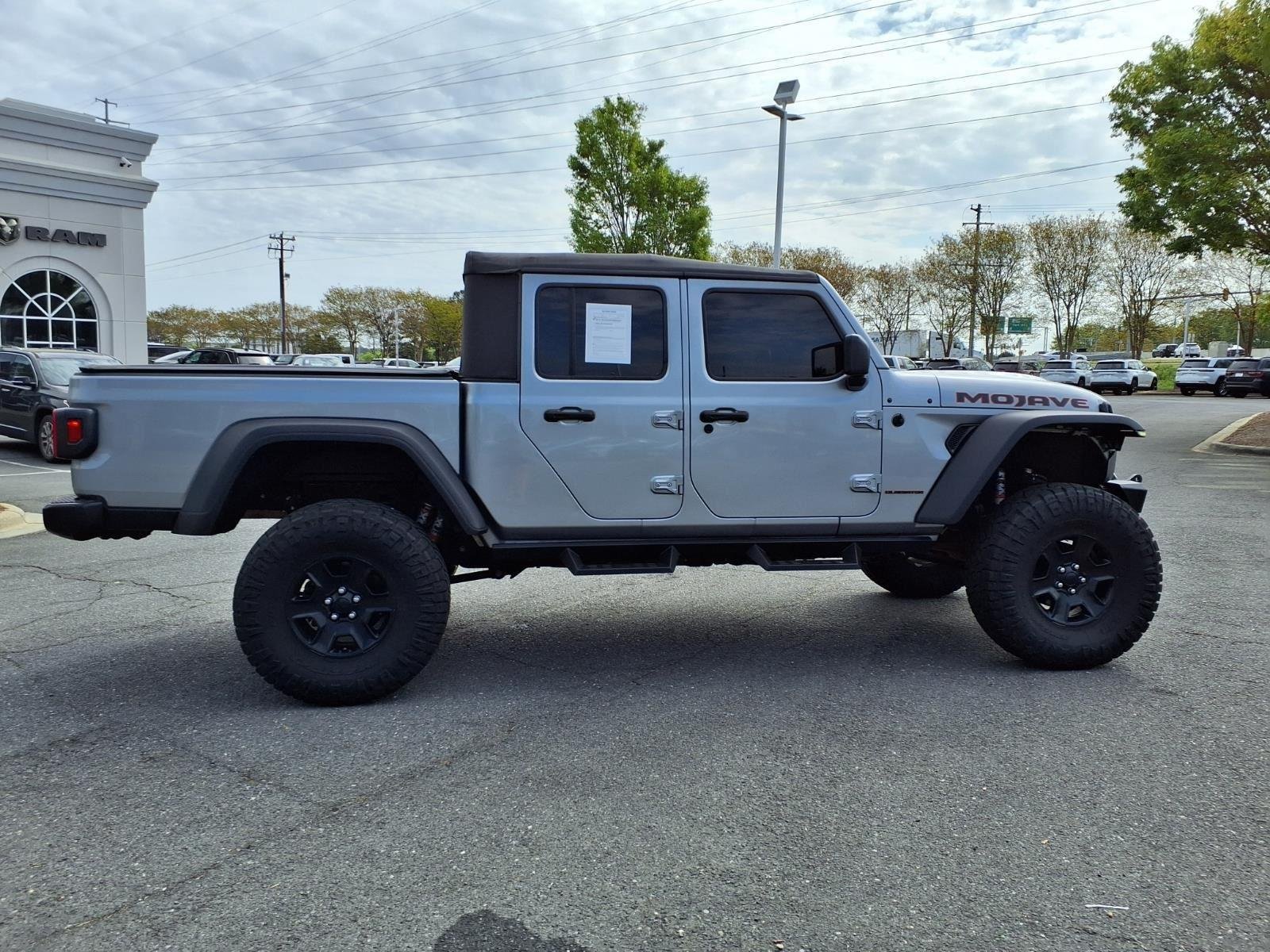 Used 2021 Billet Silver Metallic Clearcoat Jeep Mojave image 9