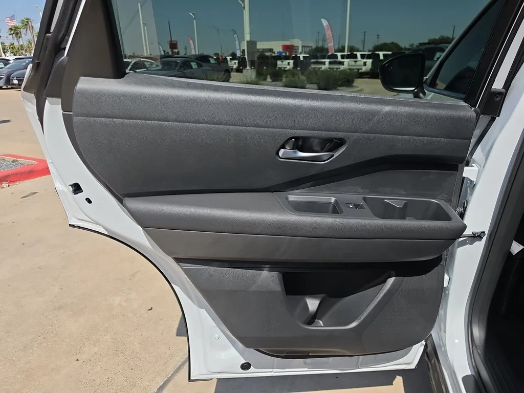 New 2026 Everest White Pearl TriCoat Nissan SL image 41