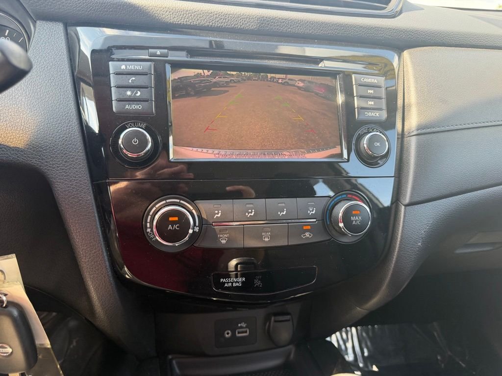 Used 2018 White Nissan S image 4