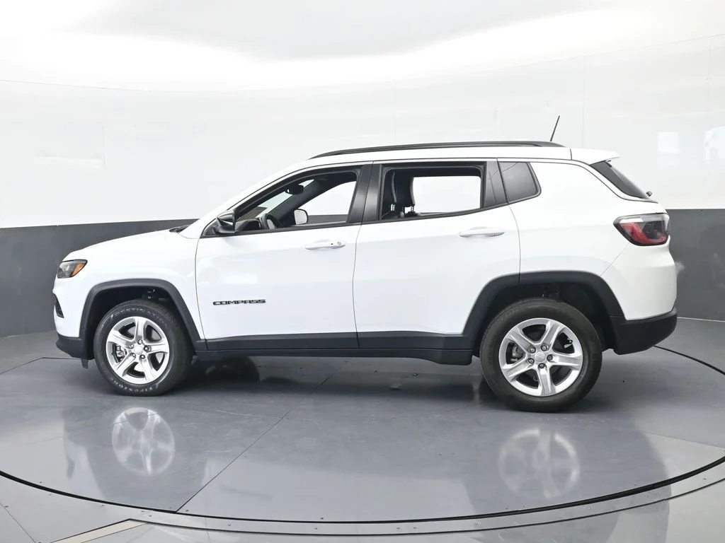 Used 2023 Bright White Clearcoat Jeep Latitude image 2