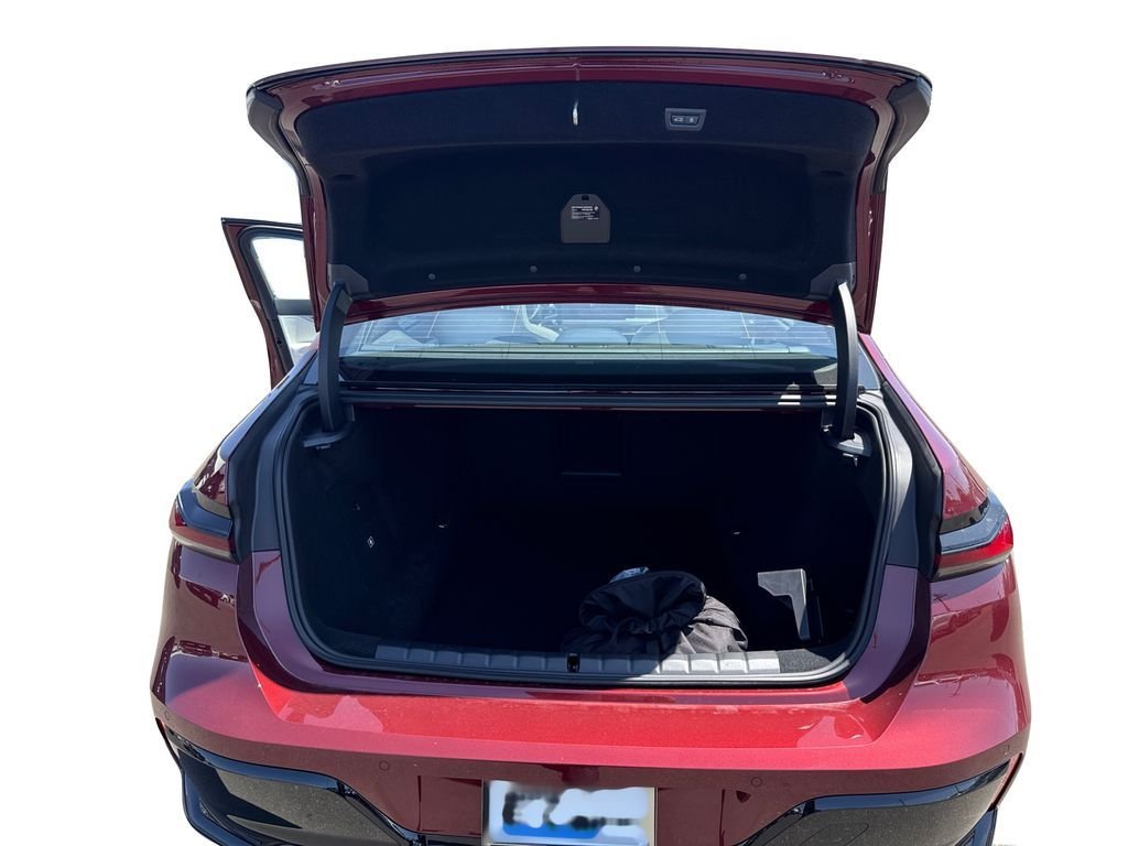 2025 BMW 7 Series 750e - Photo 13