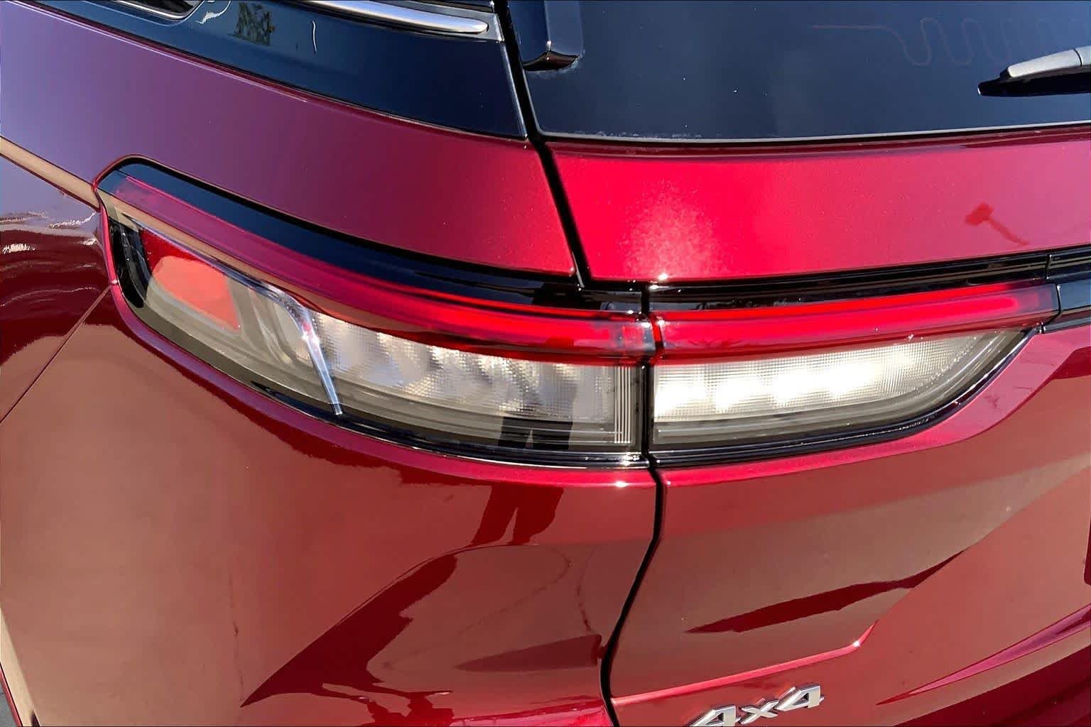Used 2022 Velvet Red Pearlcoat Jeep Summit image 27