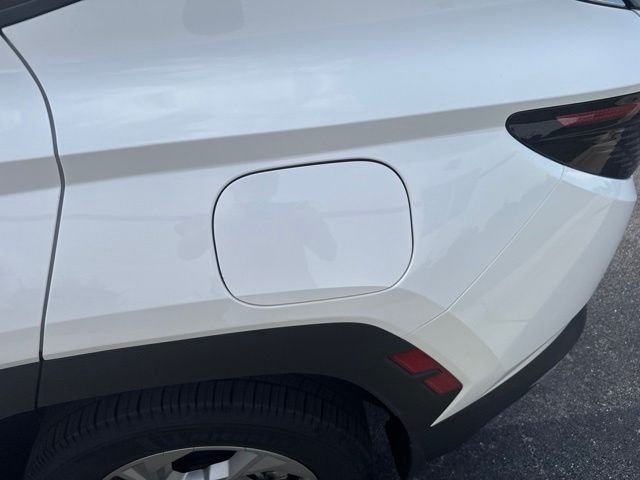 Used 2023 White Hyundai SEL image 13