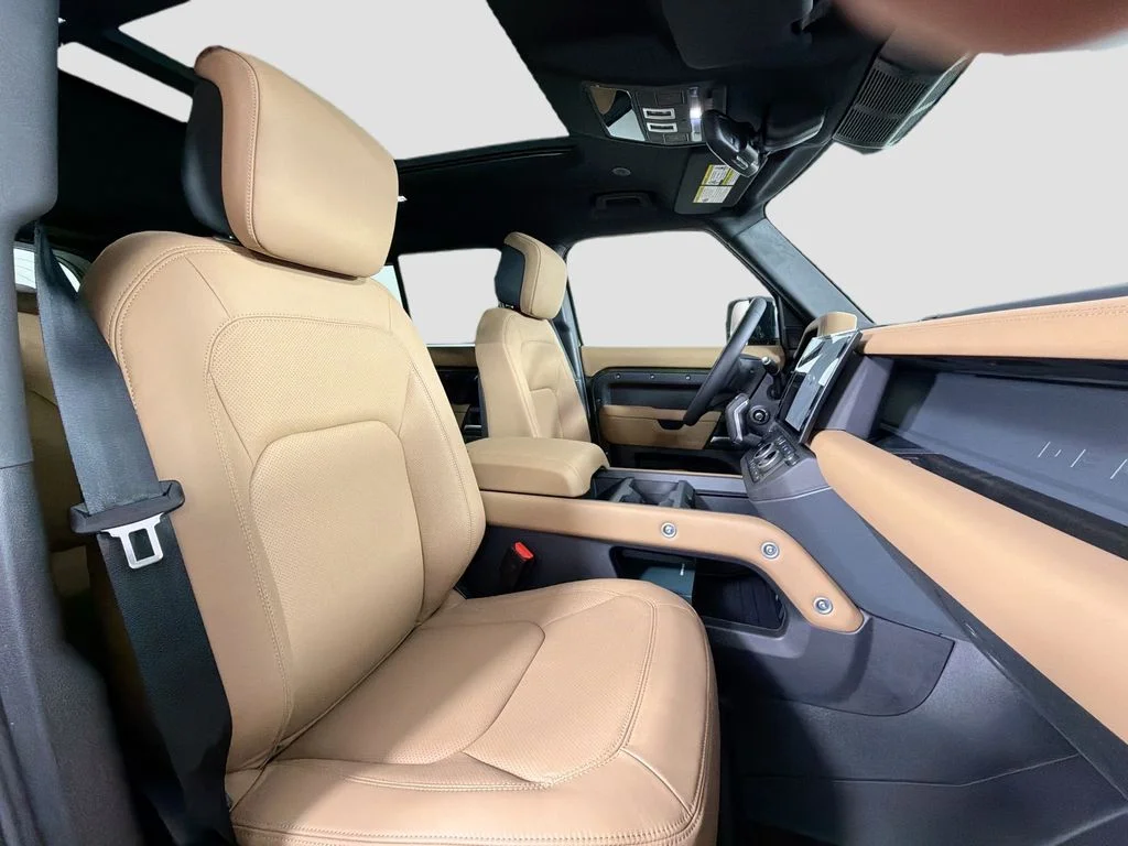 New 2026 Woolstone Green Land Rover X-Dynamic SE image 30