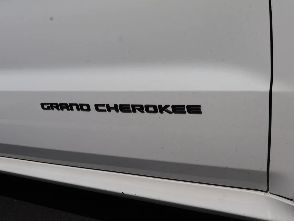 Used 2016 White Jeep Overland image 7