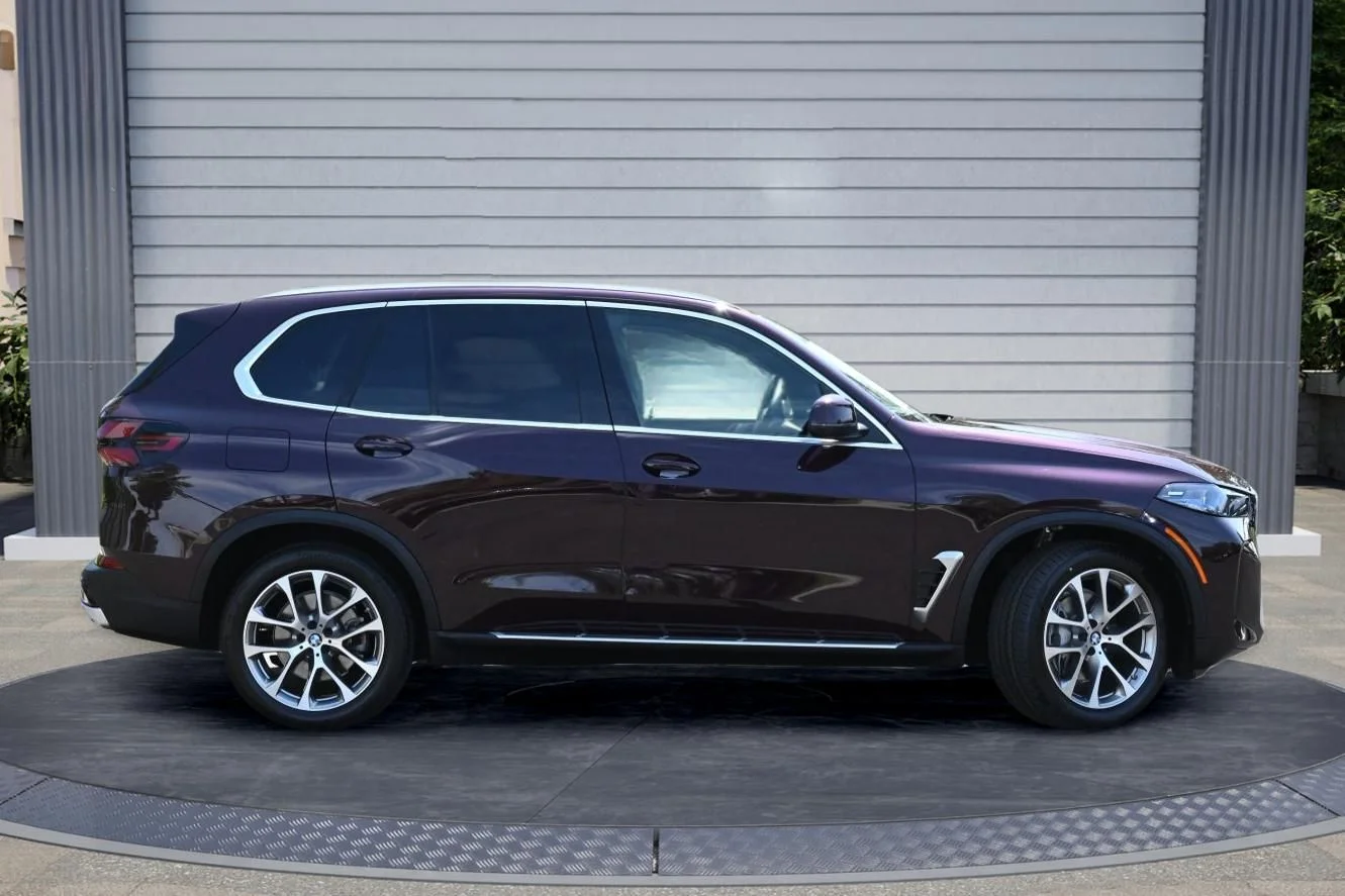 Certified Used 2025 Ametrin Metallic BMW xDrive40i image 3