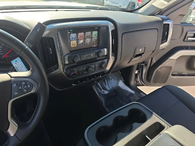 Used 2018 SILVER ICE METALLIC Chevrolet LT image 21
