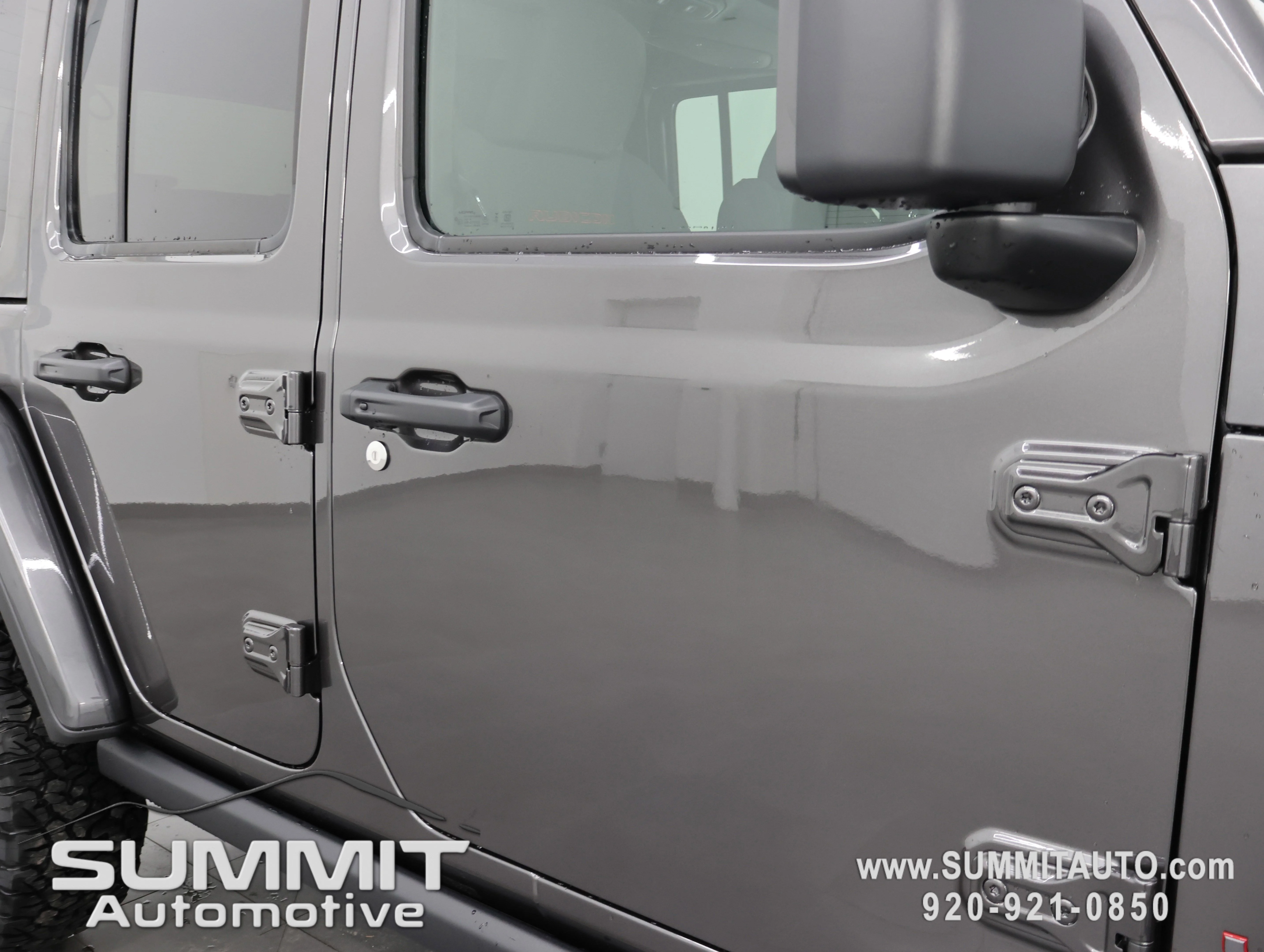 New 2026 Granite Crystal Metallic Clear-Coat Exterior Paint Jeep Rubicon image 23