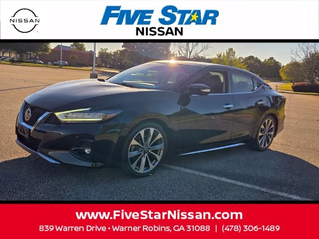Used 2021 Black Nissan Platinum image 3