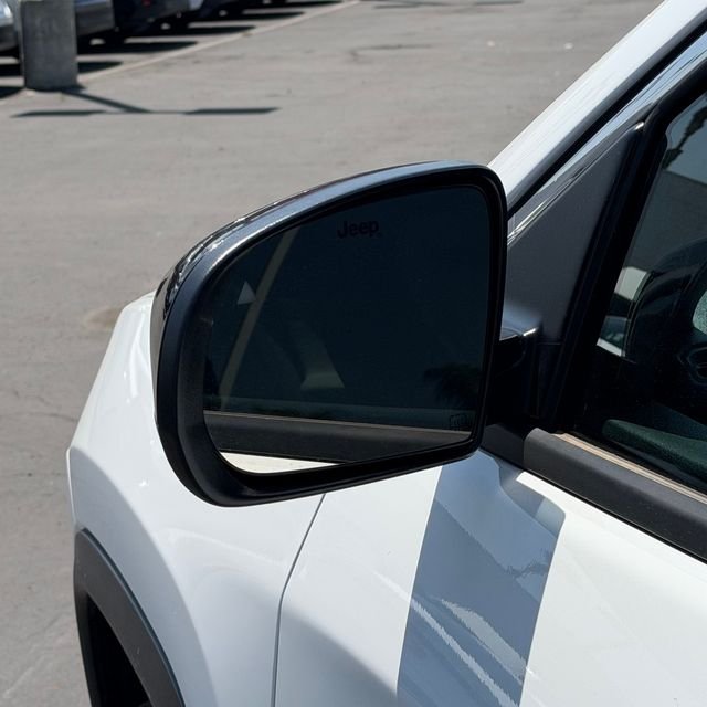 Used 2024 White Jeep Latitude image 11