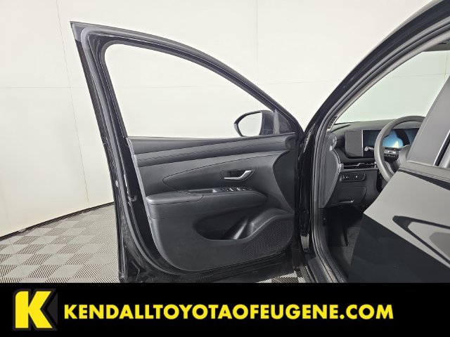 Used 2025 Black Hyundai SE image 21