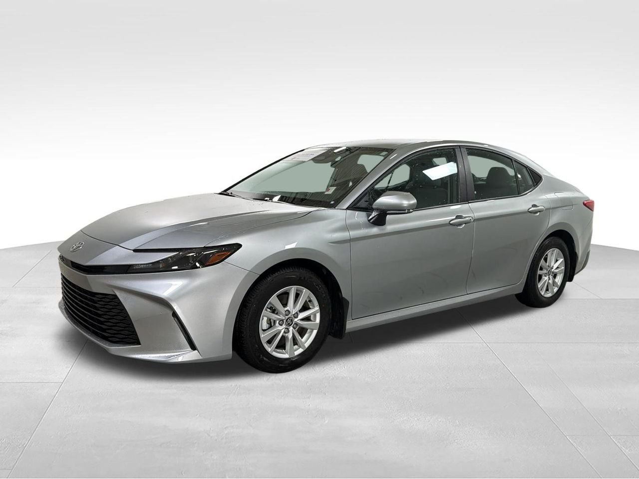 2025 Toyota Camry LE Hybrid's photo