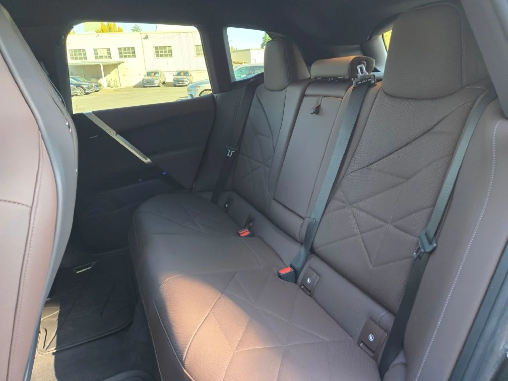 Used 2023 Oxide Gray Metallic BMW xDrive50 image 17