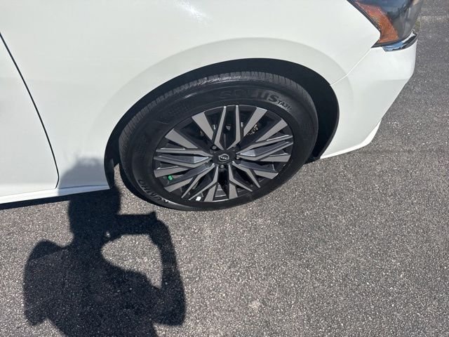 Used 2025 White Nissan 2.5 SV image 10