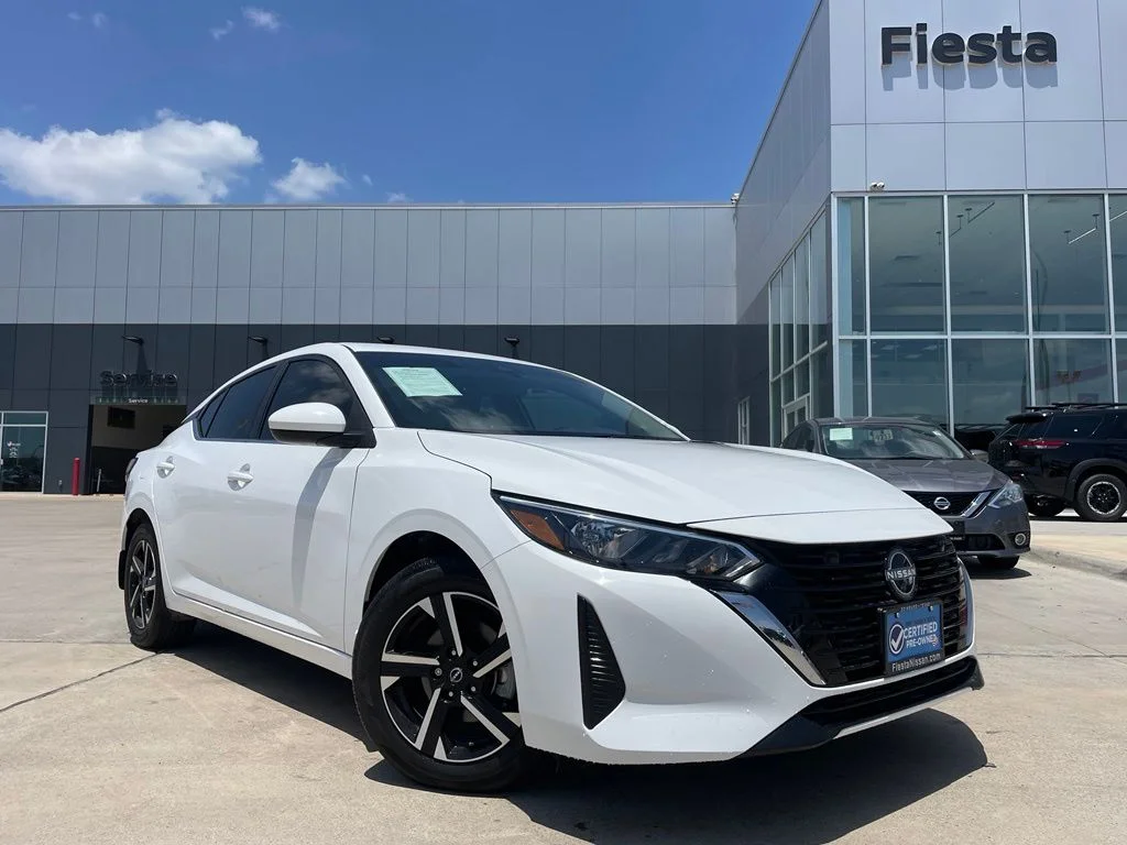Used 2025 White Nissan SV image 1