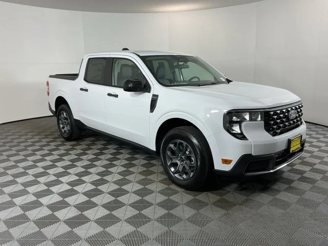 New 2026 Oxford White Ford XLT image 3