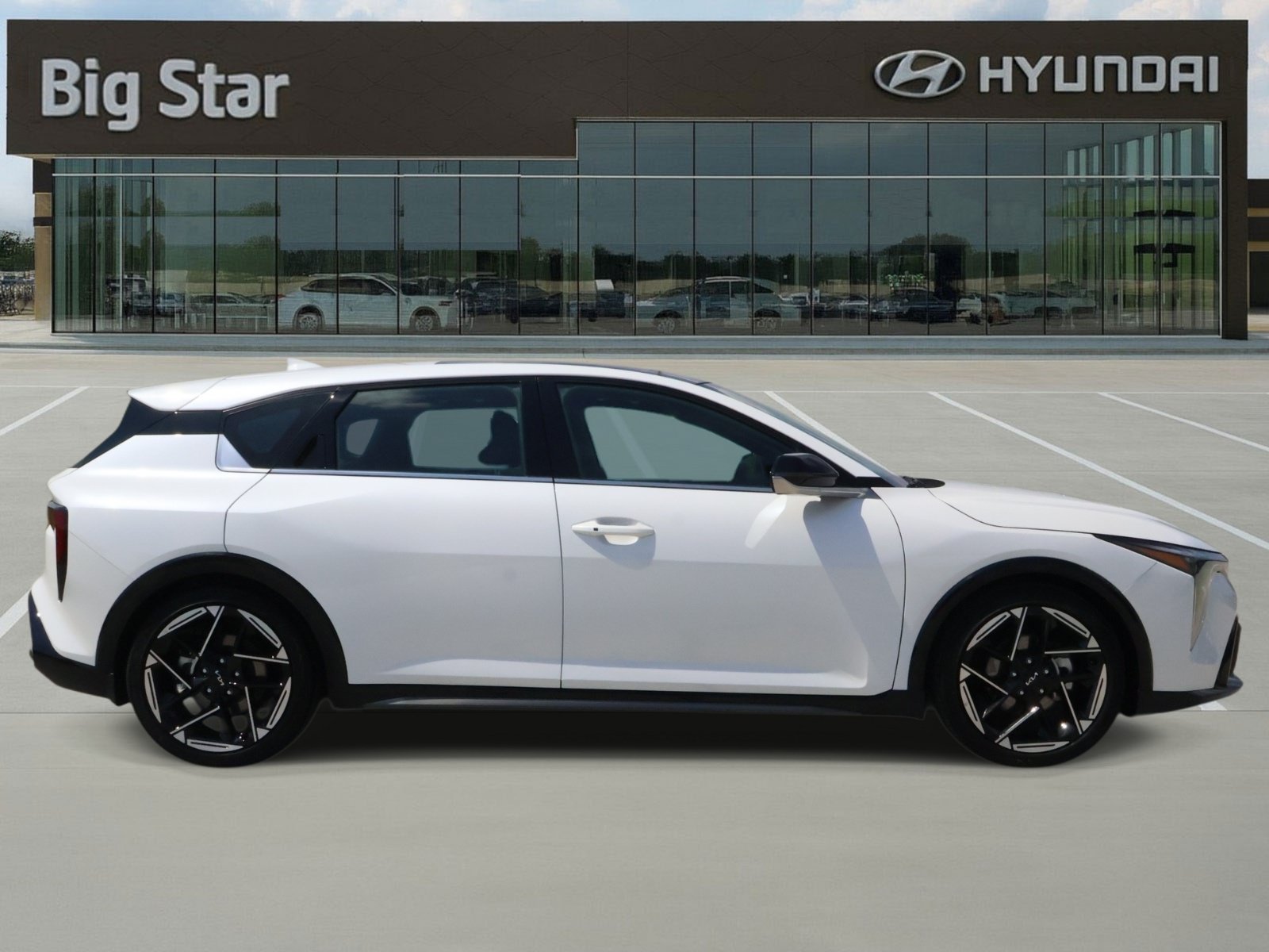 Used 2026 Snow White Pearl Kia GT-Line image 5