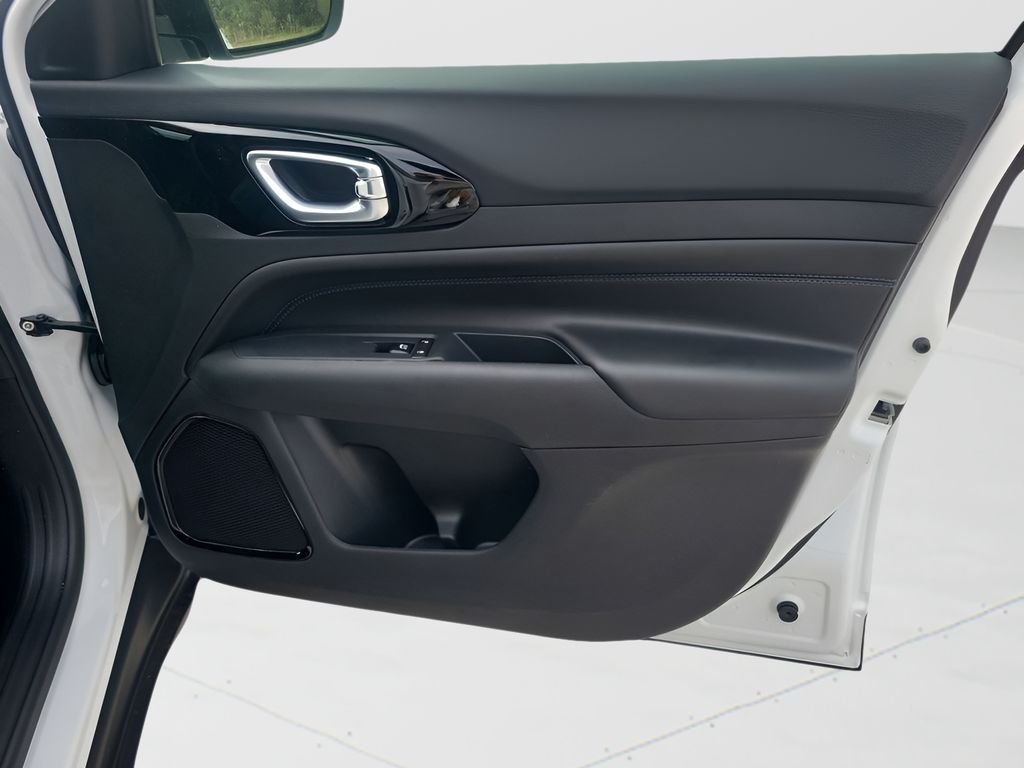 New 2026 Bright White Clear-Coat Exterior Paint Jeep Latitude image 43