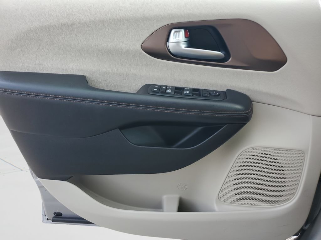 2017 Chrysler Pacifica Touring-L Plus - Photo 19