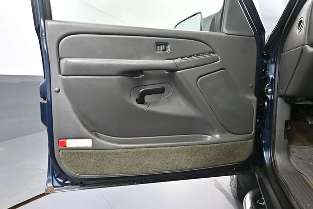 Used 2005 Blue Chevrolet LS image 17