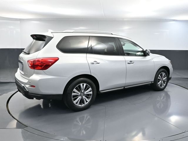 2019 Nissan Pathfinder SV photo 2