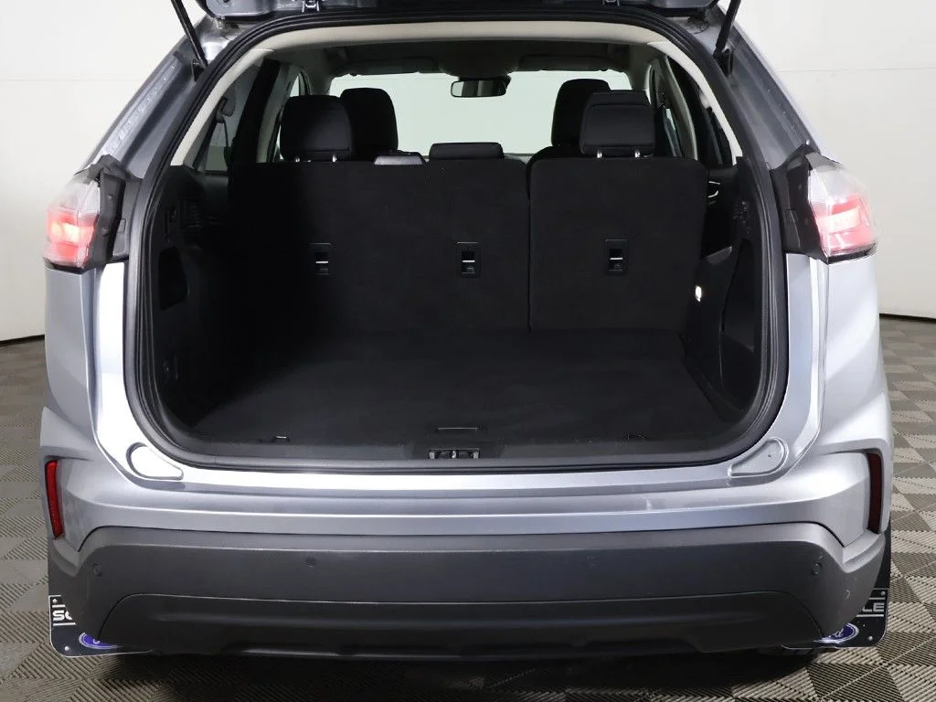Used 2022 Silver Ford SE image 13