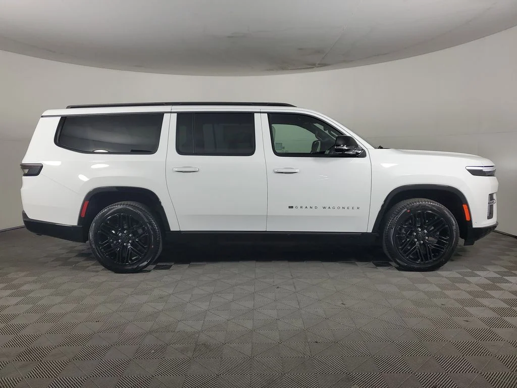 New 2026 Bright White Clear-Coat Exterior Paint Jeep Limited Reserve image 3