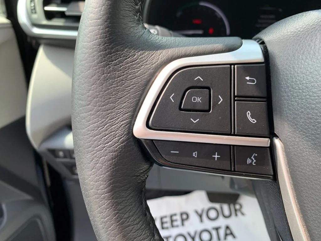 Used 2023  Toyota XLE image 28