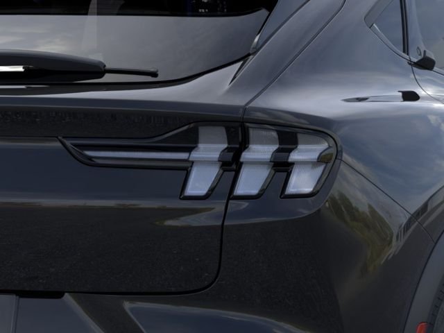 New 2026 Shadow Black Ford Select image 21
