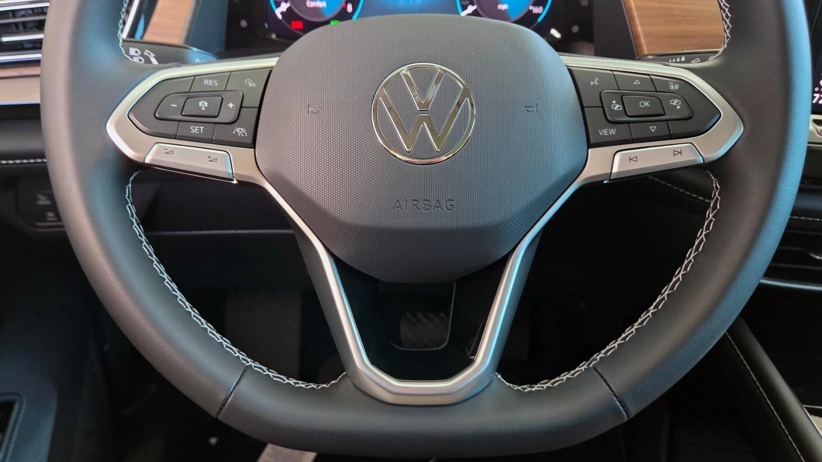 New 2026 Opal White Pearl Volkswagen 2.0T SE w/Technology image 23