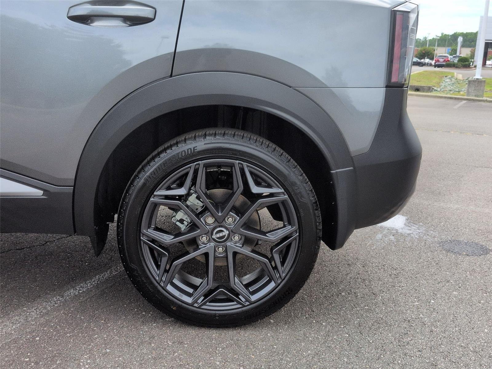 New 2026 Gun Metallic / Scarlet Ember Tintcoat Two-tone Nissan SR image 10