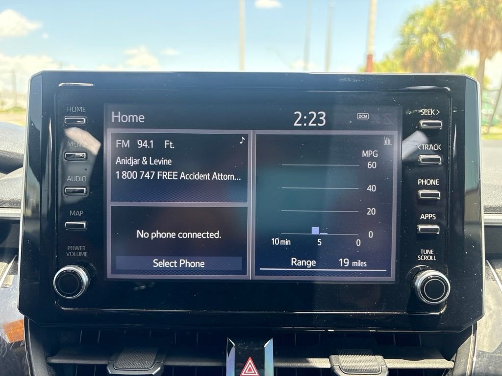 Used 2020 White Toyota LE image 20