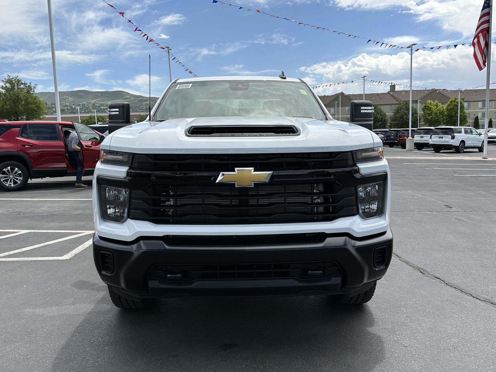 New 2026 Summit White Chevrolet WT image 4