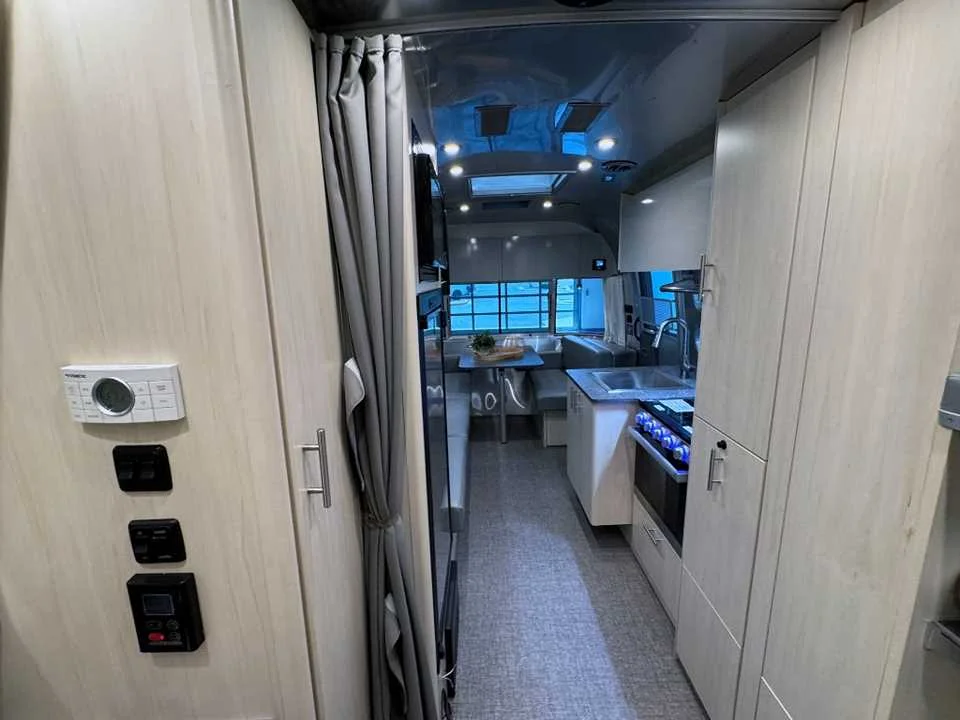 Used 2021 SILVER AIRSTREAM  image 20