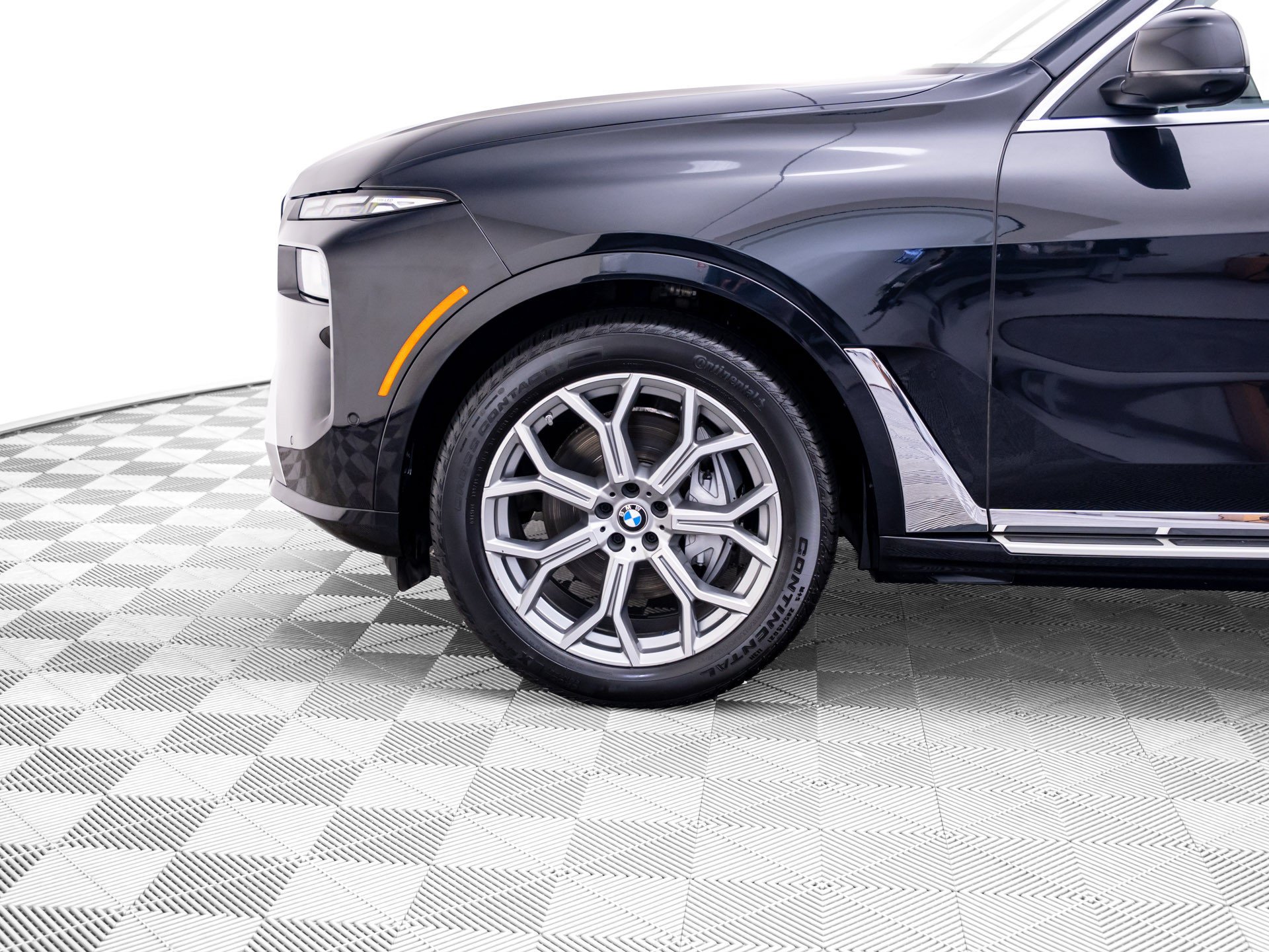 Used 2025 Black Sapphire Metallic BMW xDrive40i image 38