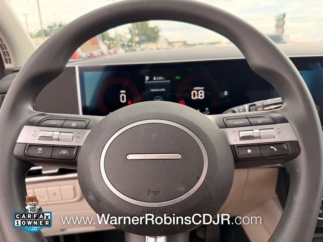 Used 2025 White Hyundai SEL image 25