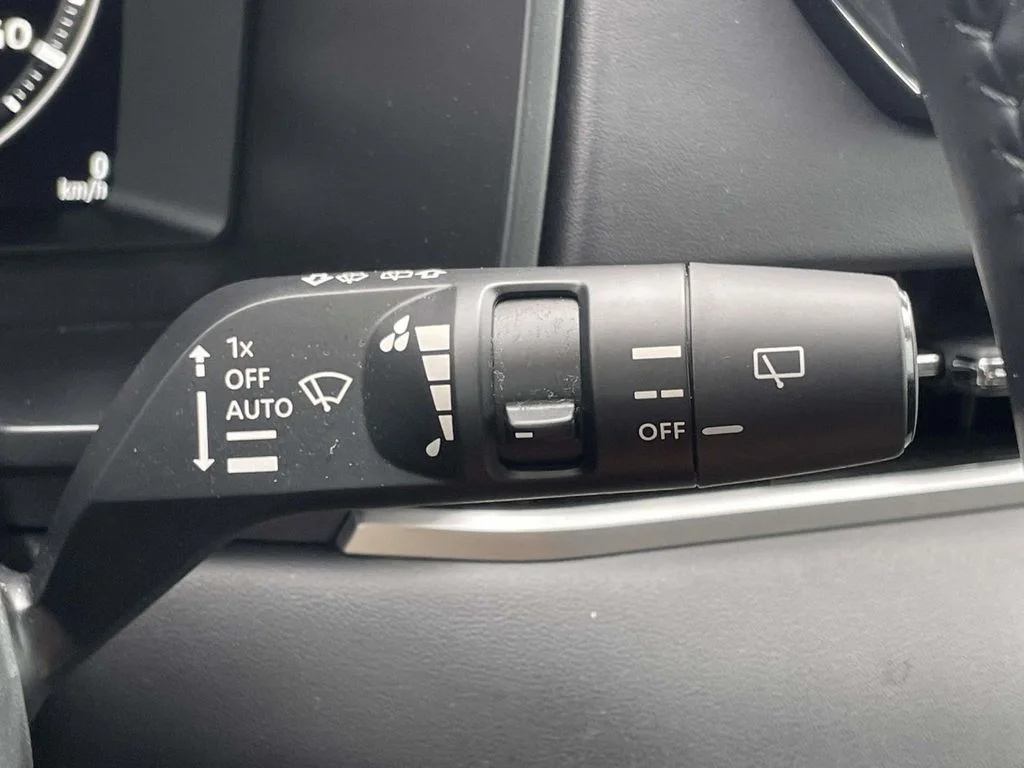 2025 Mitsubishi Outlander Plug-in Hybrid SE - Photo 13
