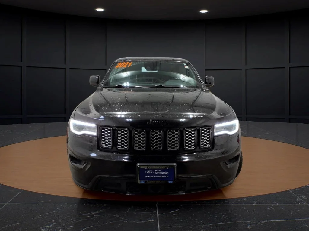 Certified Used 2021 Diamond Black Jeep Laredo X image 2