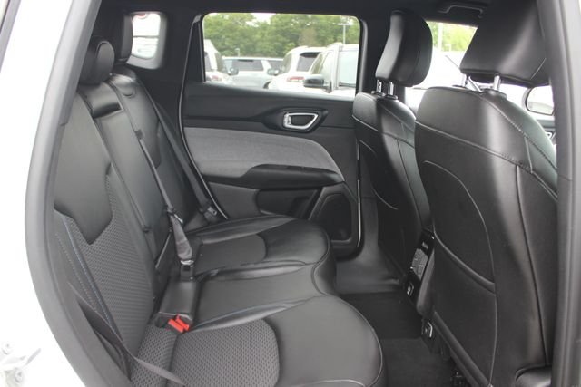 Used 2024 White Jeep Latitude image 28