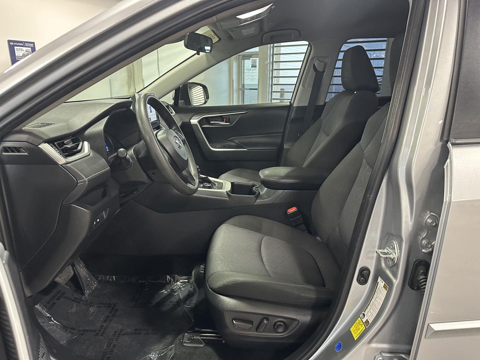 2024 Toyota RAV4 XLE - Photo 23