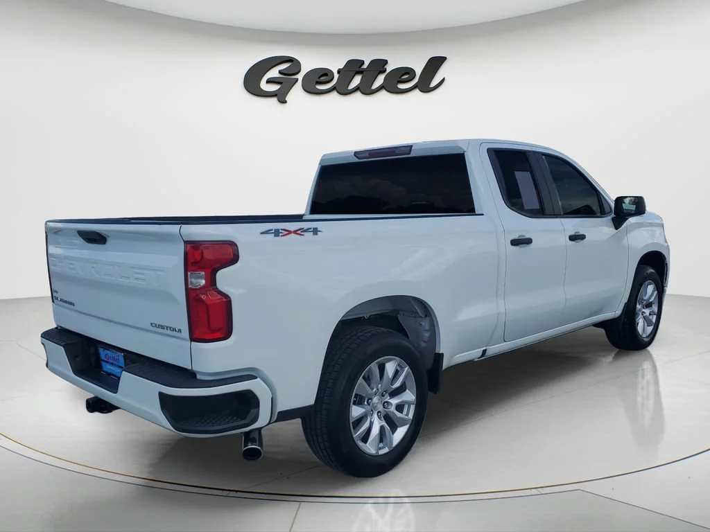 Used 2019 SUMMIT WHITE Chevrolet Custom image 5