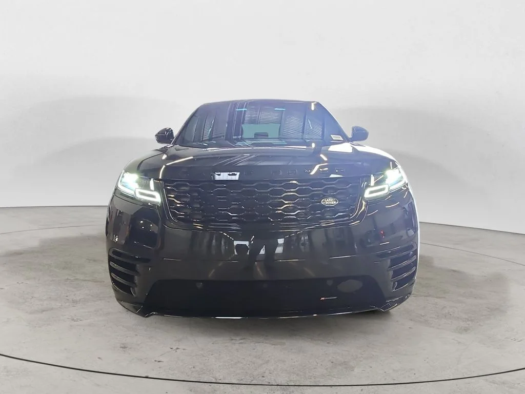 Used 2023 Black Land Rover R-Dynamic S MHEV image 3