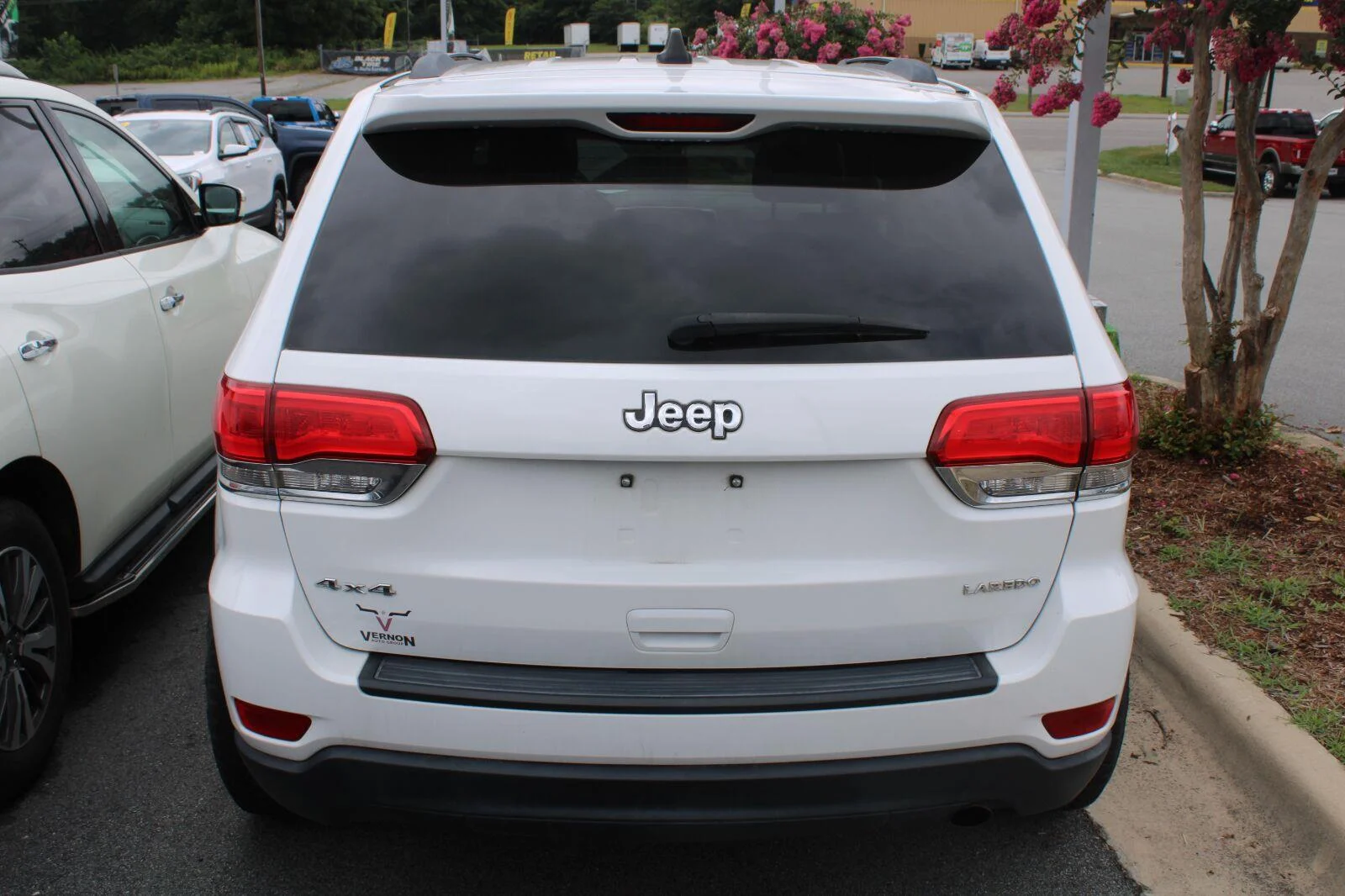 Used 2016 Bright White Clearcoat Jeep Laredo image 5