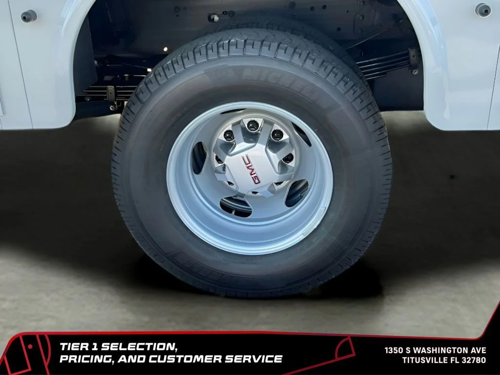 New 2026 Summit White GMC Pro image 42