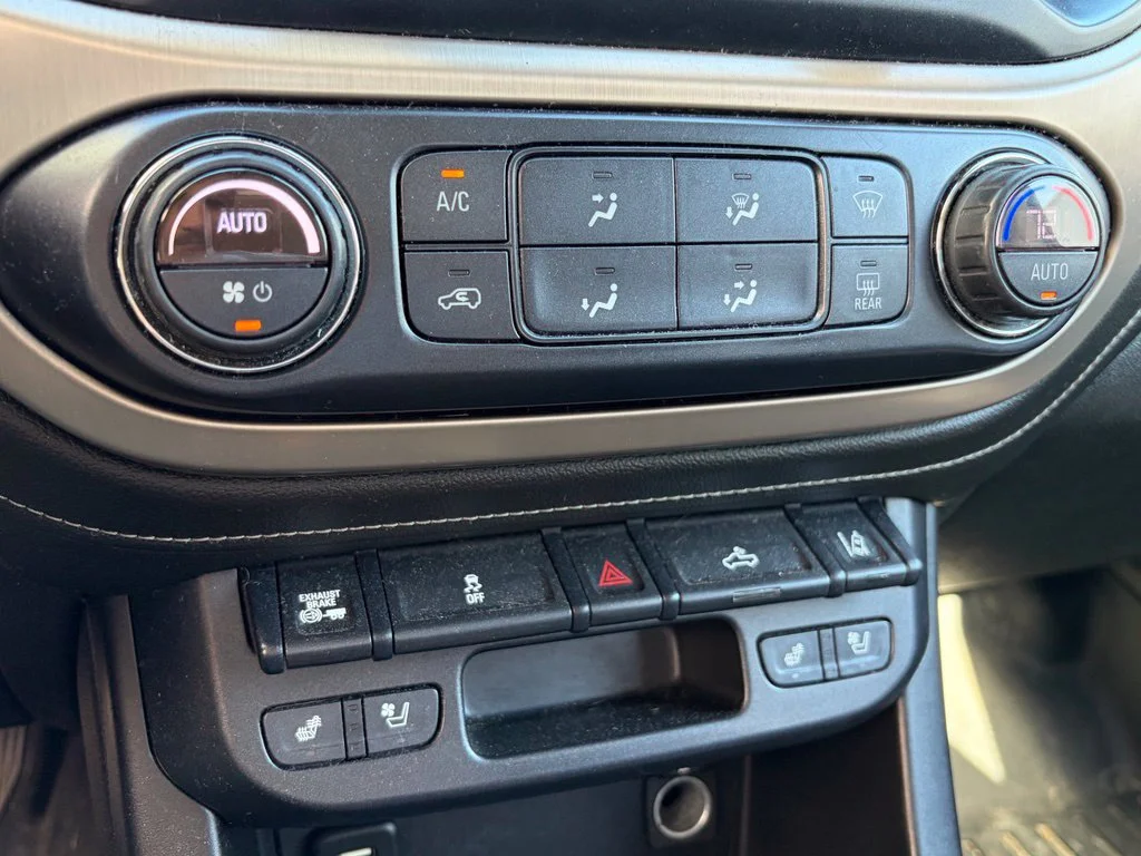 Used 2018 White GMC Denali image 10
