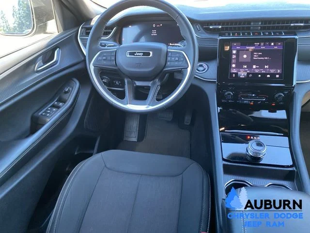 Used 2024 Gray Jeep Laredo image 27
