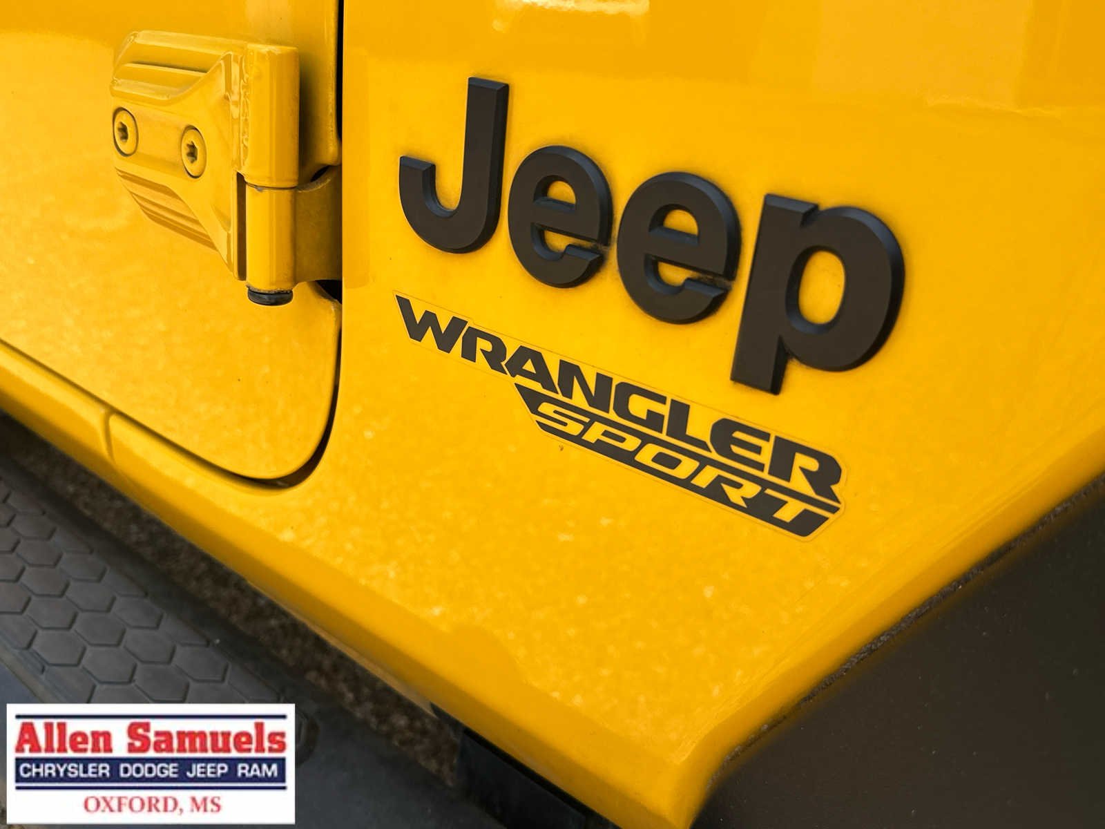 Used 2021 Hellayella Clearcoat Jeep Sport S image 39