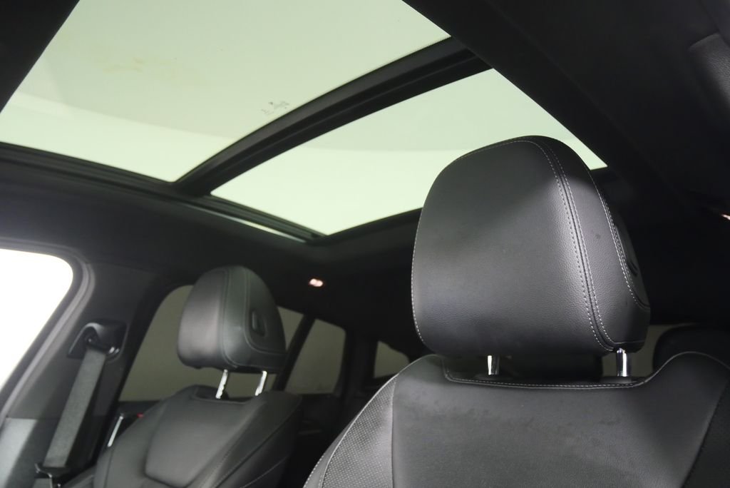 Used 2023 Black Sapphire Metallic BMW xDrive30i image 9