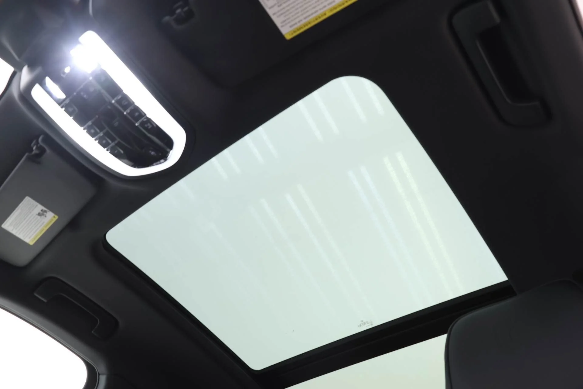 Used 2025 White Porsche  image 13