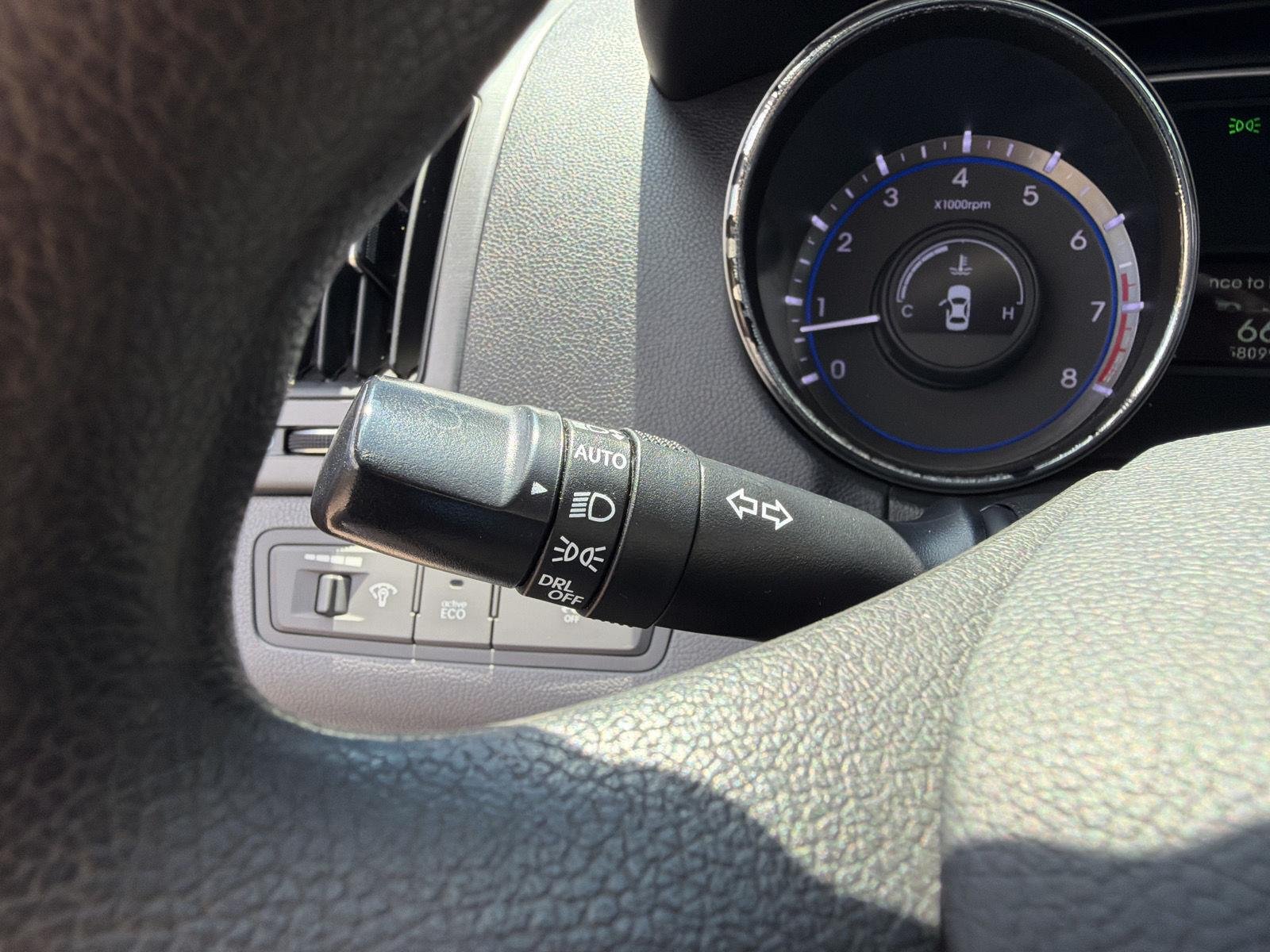 Used 2014 Radiant Silver Metallic Hyundai GLS image 17